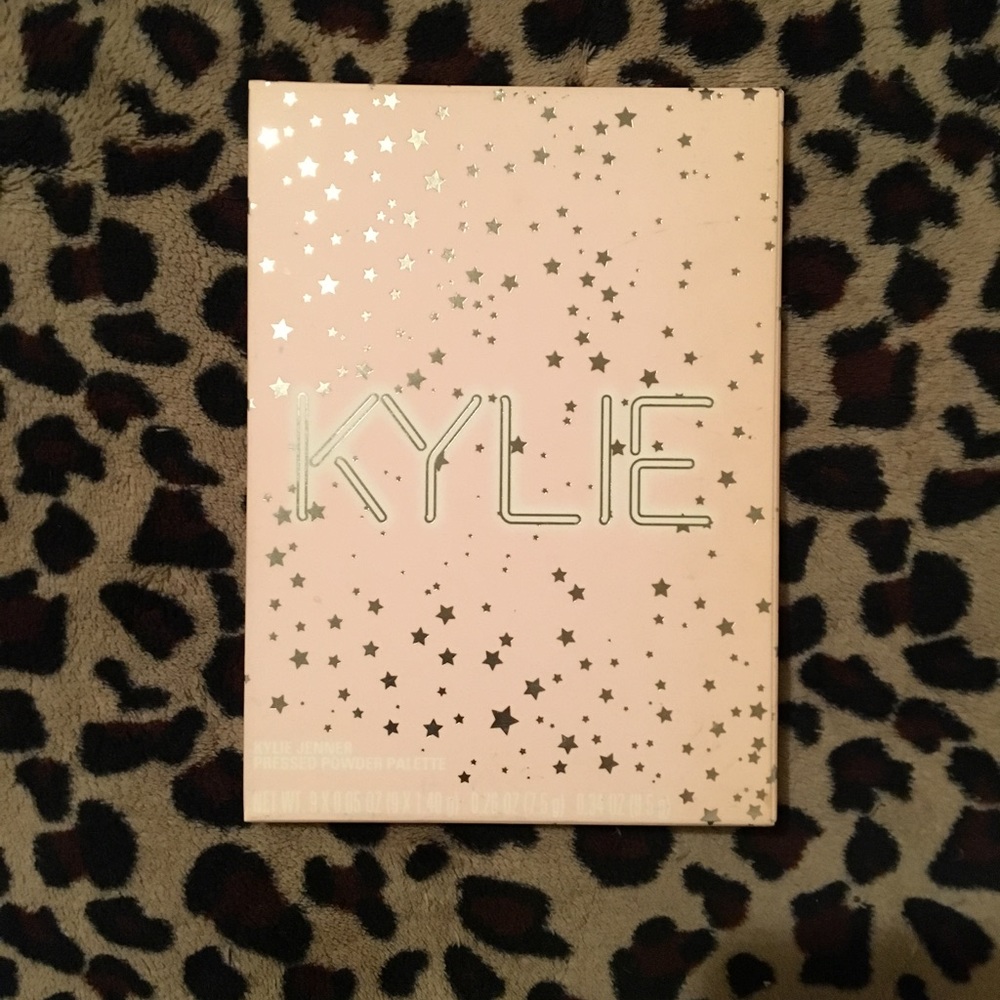!!!Kylie Cosmetics birthday Book!!!